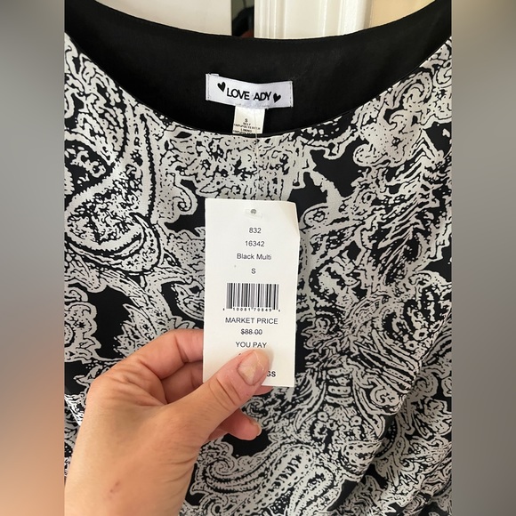 Love Ady Black and White Designed Dress Top, women’s size 8, NWT - Picture 4 of 4